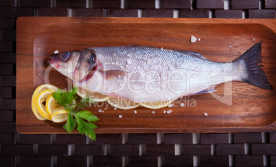 Sea bass with parsley and lemon