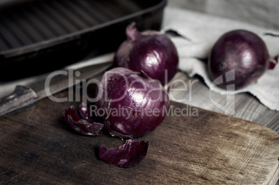 red onion on a kitchen cutting board