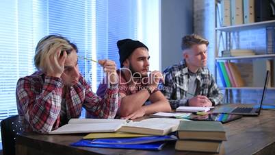 Students sitting in a lecture hall and studying