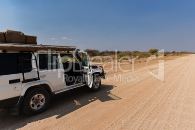 Geländewagen im Etosha-Nationalpark Namibia Südafrika