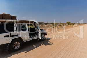 Geländewagen im Etosha-Nationalpark Namibia Südafrika