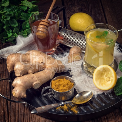 lemon- ginger lemonade with honey
