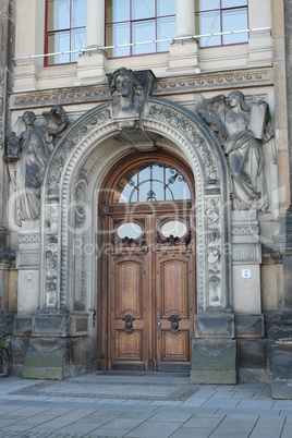 Eingang der Kunstakademie in Dresden
