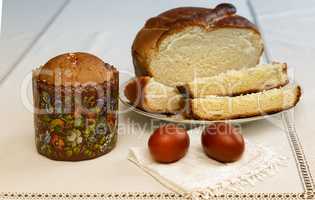 Easter eggs on the napkin and cake .