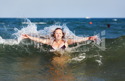 Young woman and sea wave