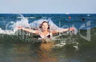 Young woman and sea wave