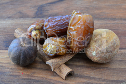 Dates, cinnamon and nutmeg