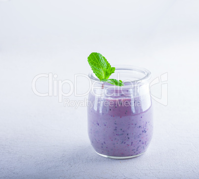 Delicious blueberry yoghurt smoothie