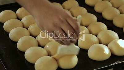 Smearing buns with glaze
