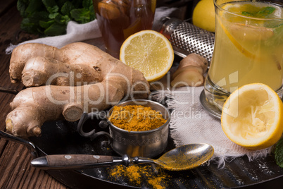 lemon- ginger lemonade with honey