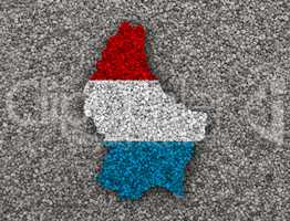 Karte und Fahne von Luxemburg auf Mohn