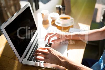 Woman using laptop at cafÃ?Â©