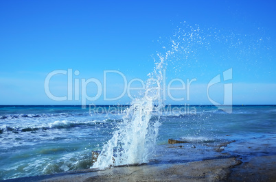 Powerful waves of the sea foam