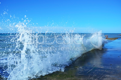 Powerful waves of the sea foam