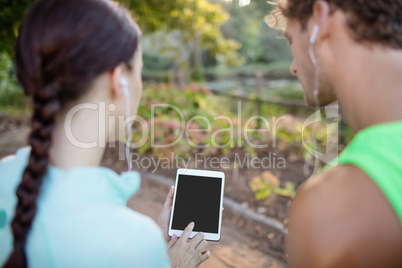 Couple listening to music on smartphone