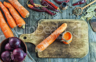 Fresh vegetables and juice on the kitchen board