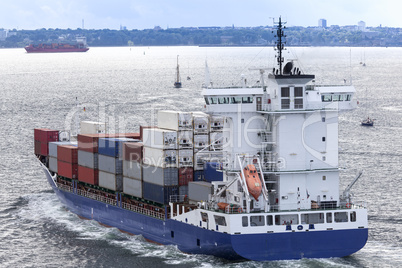 Containerschiff auf der Ostsee bei Kiel