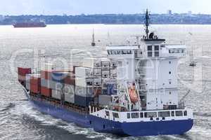 Containerschiff auf der Ostsee bei Kiel