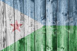 Fahne von Dschibuti auf verwittertem Holz