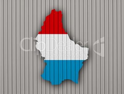 Karte und Fahne von Luxemburg auf Wellblech