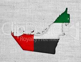 Karte und Fahne der Vereinigten Arabischen Emirate auf  altem Leinen