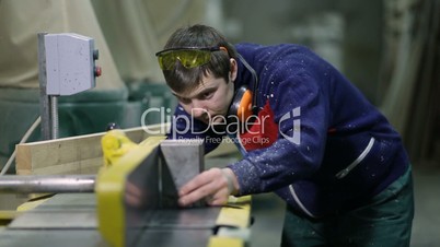 Craftsman measuring right angle on table saw