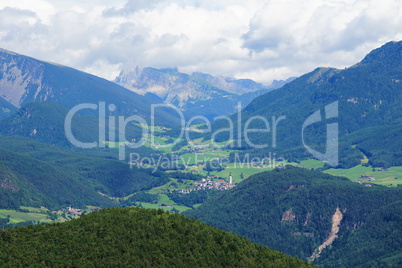 Dolomitenlandschaft mit Kastelruth