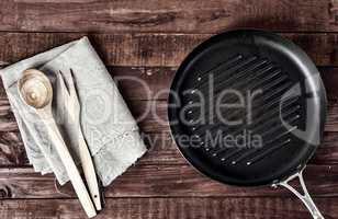 Empty grill pan with wooden spatula and spoon