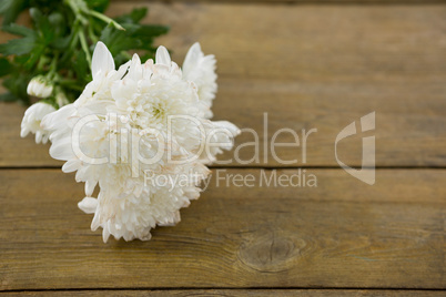 Bunch of white flowers on wooden plank