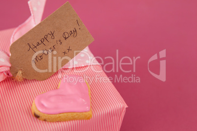 Close-up of gingerbread cookie with gift box