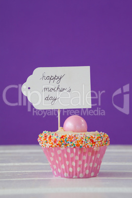 Happy mothers day card on cup cake