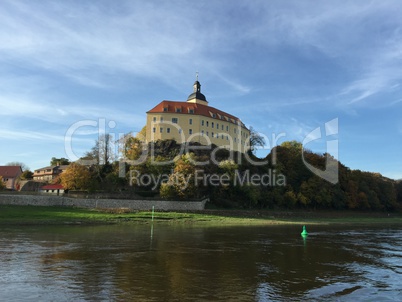 Hirschstein über der Elbe