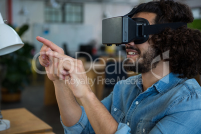 Graphic designer using the virtual reality headset