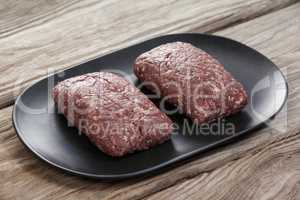 Minced beef in wooden tray
