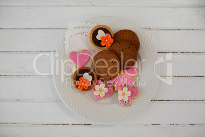 Various cookies arranged in plate