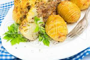 Stuffed cauliflower with mince and Hasselback potatoes