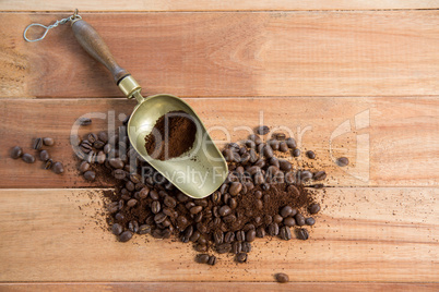 Roasted coffee beans with powder