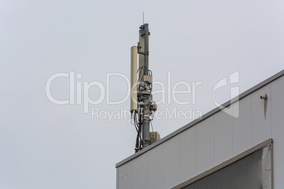 Antenne, Telekommunikations Turm auf einem Dach