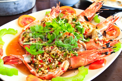 Thai style golden river prawn with garlic and pepper sauce.