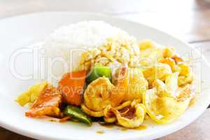 Fried seafood with curry powder