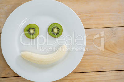 Banana and slice of kiwi in plate