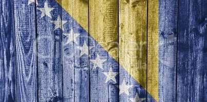 Fahne von Bosnien und Herzegowina auf verwittertem Holz