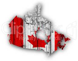 Karte und Fahne von Kanada auf verwittertem Holz