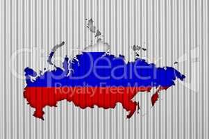 Karte und Fahne von Russland auf Wellblech