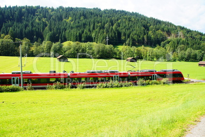 Landschaft mit Personenzug