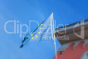EU-Flagge vor einem alten Gebäude