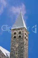 Turmspitze der katholischen Kirche Antfeld im Sauerland, Deutsch