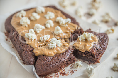 Brownies mit Erdnussbutter und Popcorn