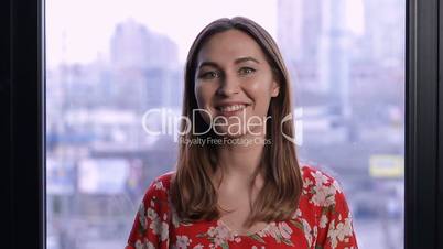 Woman smiling with perfect smile and white teeth