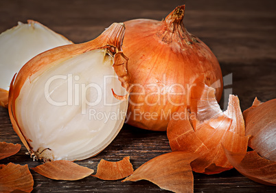 Onion bulbs with husks